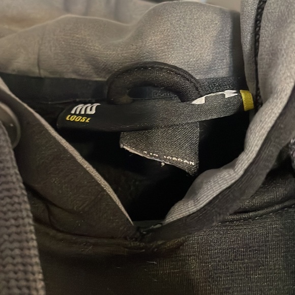 Under Armour hoodie size M - Picture 2 of 3